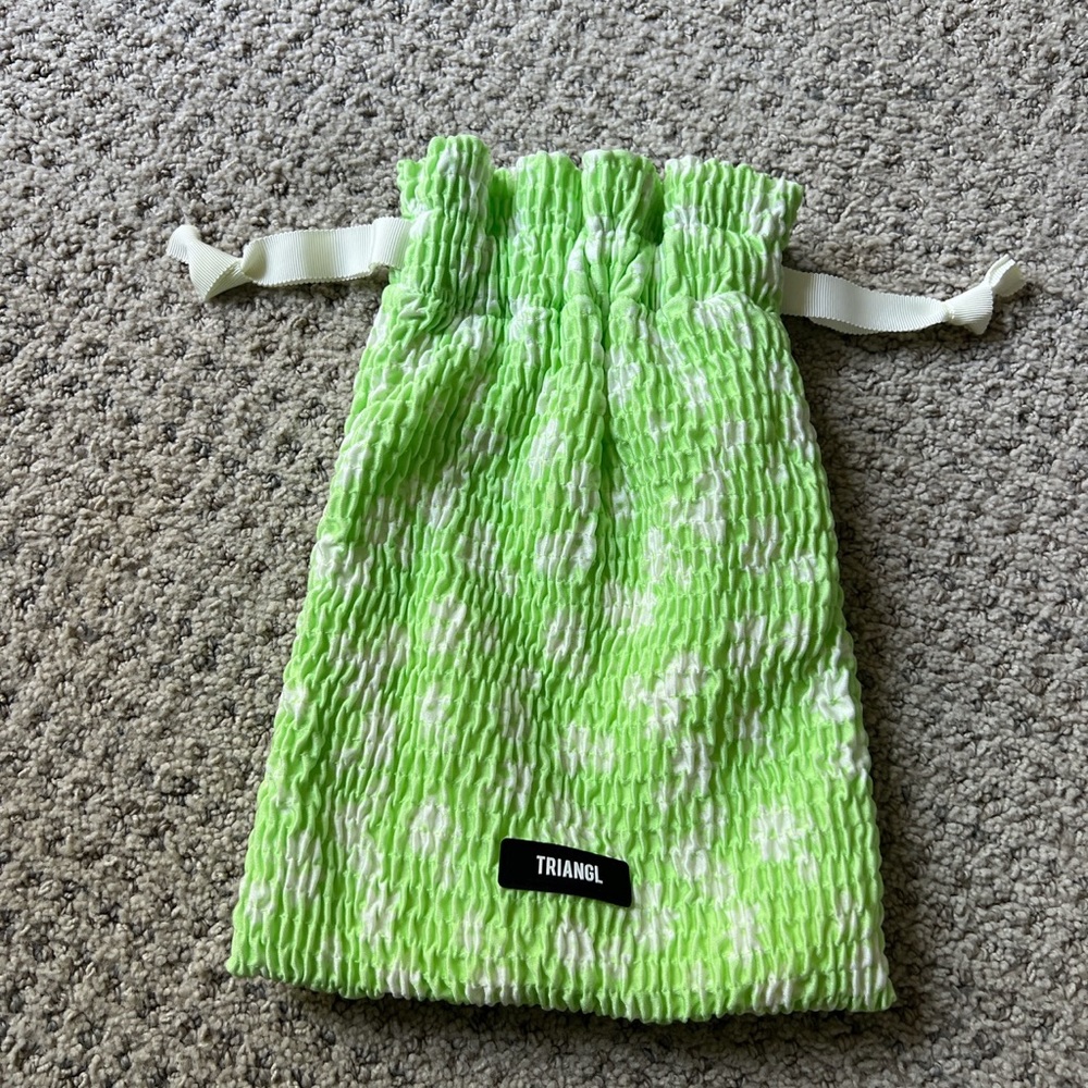 Green and white floral drawstring bag